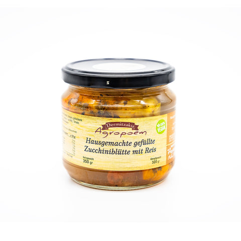 Hausgemachte gefüllte Zucchiniblüte in Brühe
