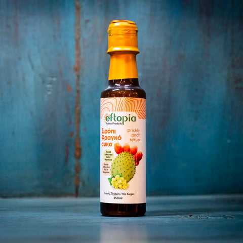 Kaktusfeigen-Sirup im stilvollen blauen Ambiente – fruchtig-süßer mediterraner Genuss, ideal für Cocktails, Desserts und feine Getränke.
